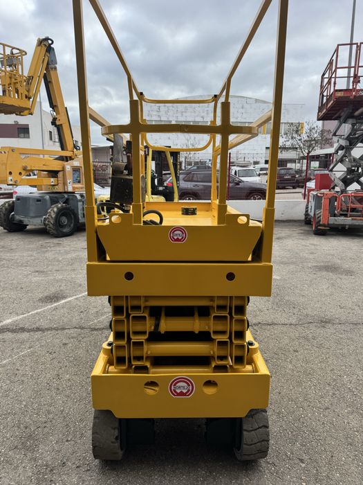 Plataformas elevatórias Tesoura Elétricas 10mt usadas Narrow-estreita