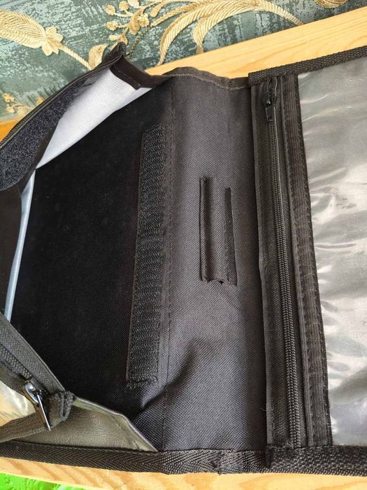 Папки  шкіряні для документів.