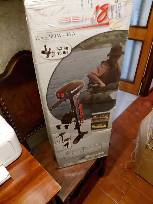 Vendo barco insuflável com motor incluído