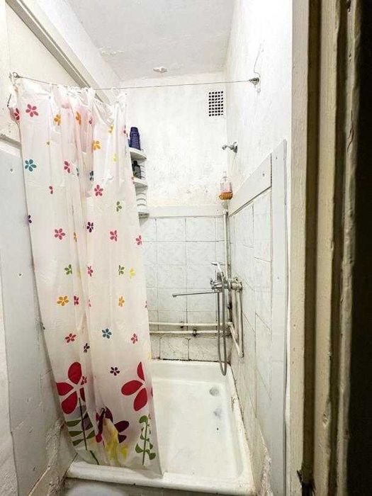 Продам кімнату 12м2 в комунальній квартирі на Павловому Полі, пров. Шекспіра.