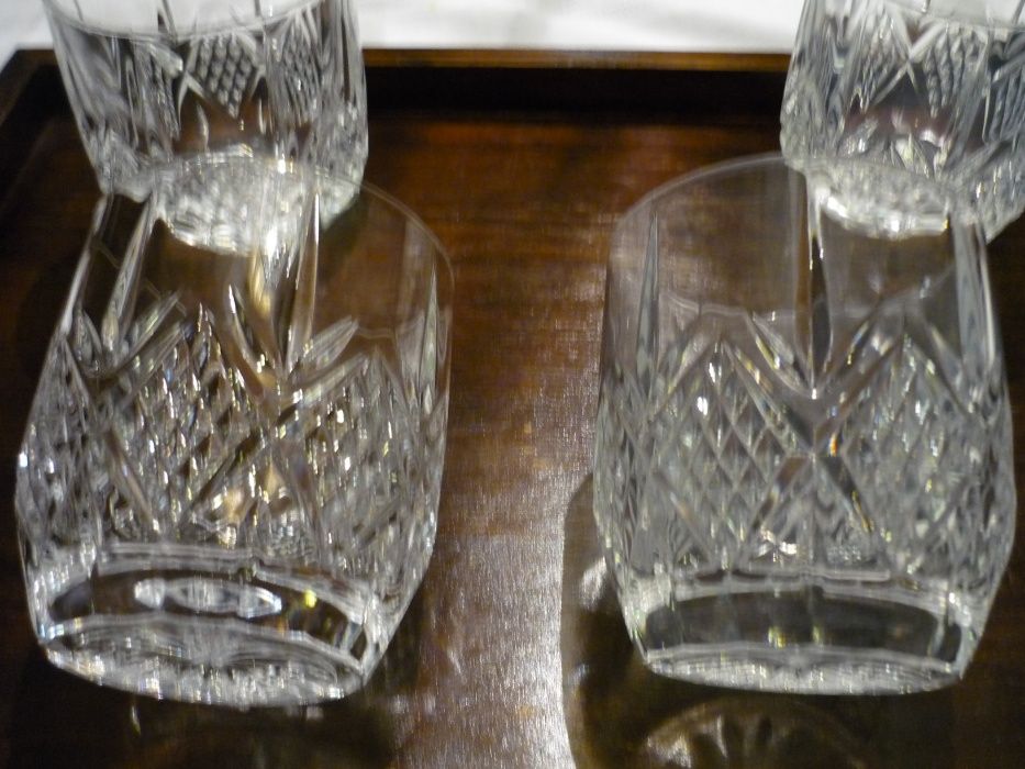 Copos de Whisky e Garrafas de Cristal