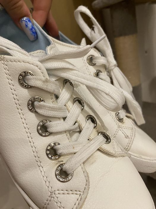 Białe buty trampki z elementami błękitu