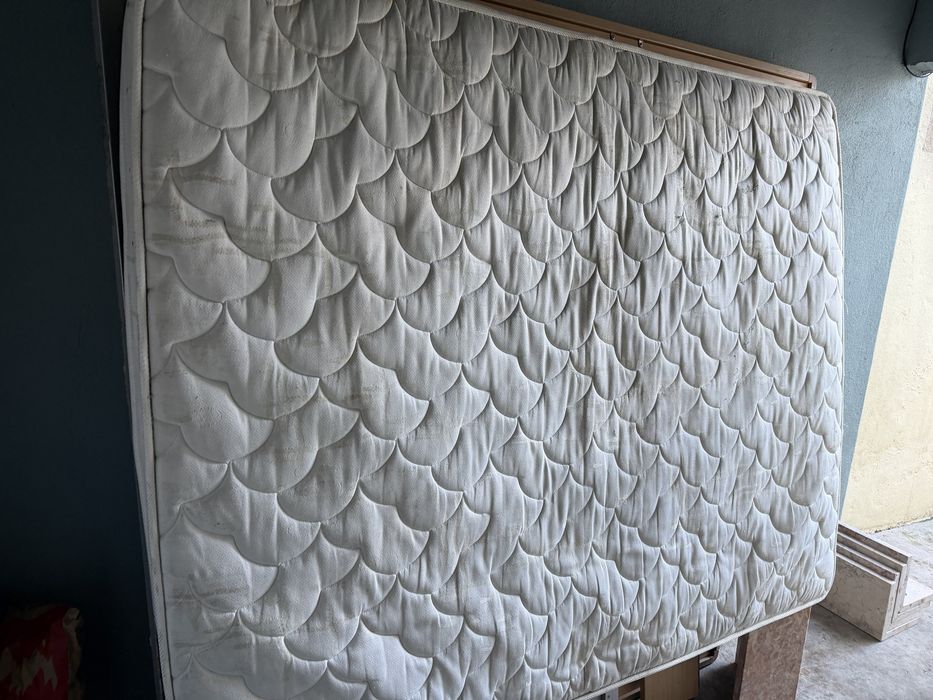 Cama casal 200x160 com colchão marca pikolin