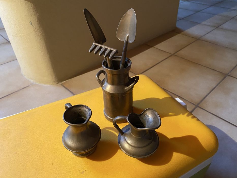 Conjunto de peças pequenas em estanho