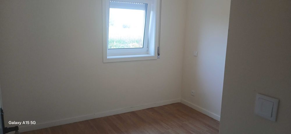 Alugo o primeiro andar de casa com 3 quartos na Junqueira Vila do Conde