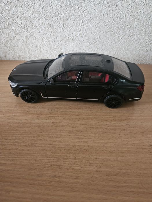 Модель bmw  7 1:24