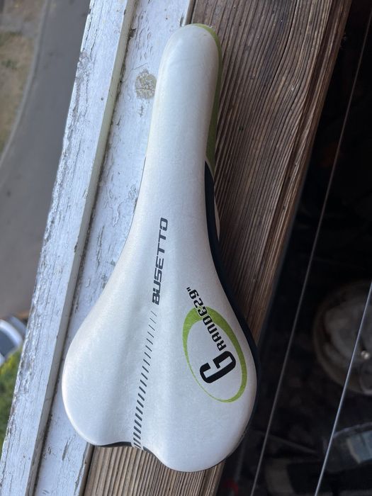 Продам  седло  для велосипеда.