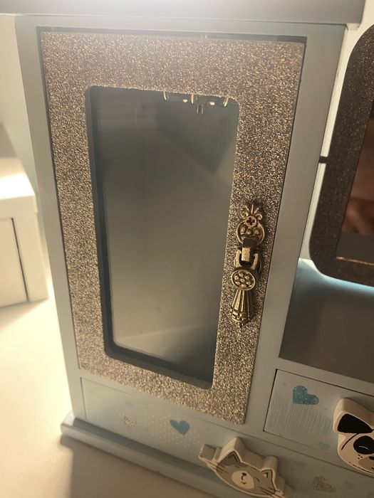 Komoda na biżuterię