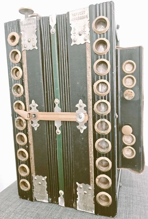 Acordeão antigo “Novität Accordeon” para restauro / decoração