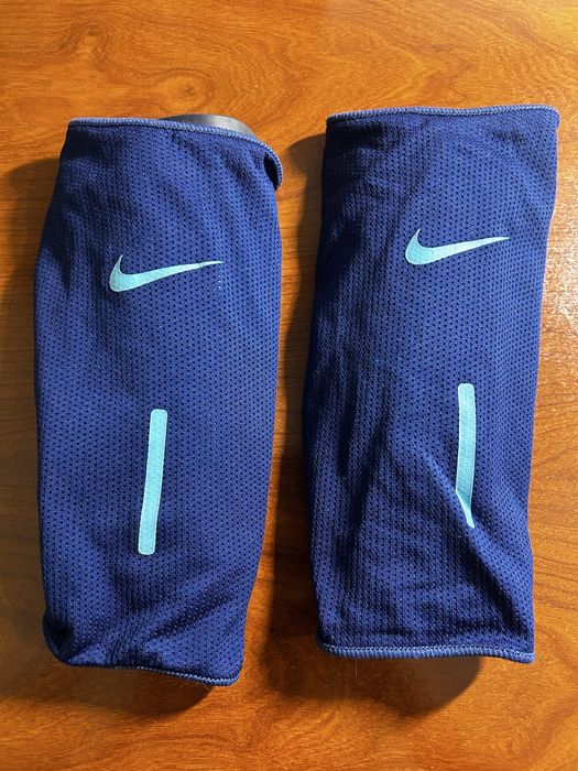 Caneleiras Nike mercurial ( Edição especial - CR7)