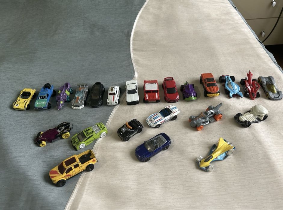 Машини, машинки hot wheels базові, оригінал