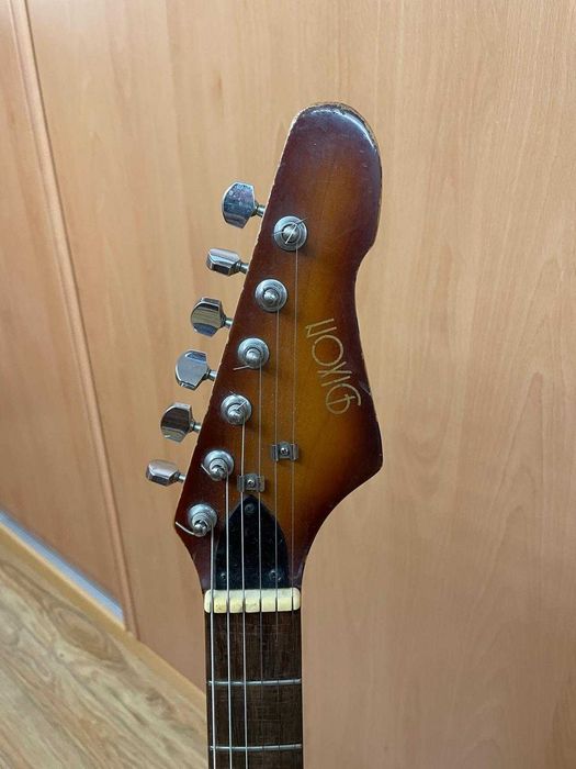 Guitarra elétrica modelo Heavy