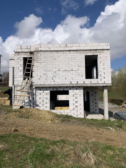 Двоповерховий будинок у с.Лісові Гринівці