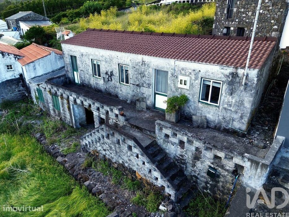 Moradia isolada T1 em São João de 63 m2