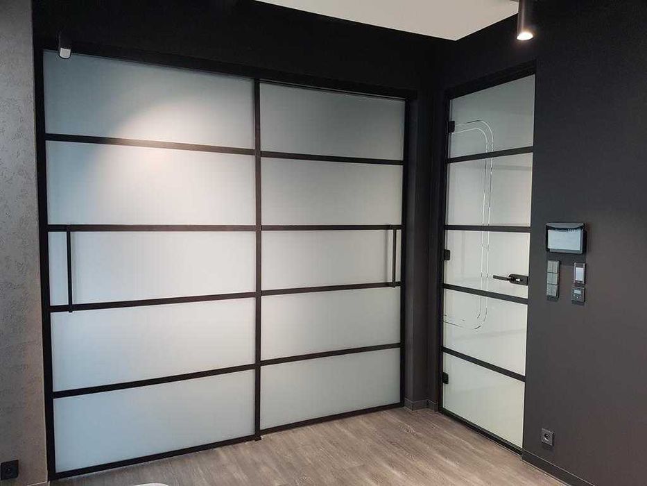 Drzwi szklane loft ścianka szklana przesuwna