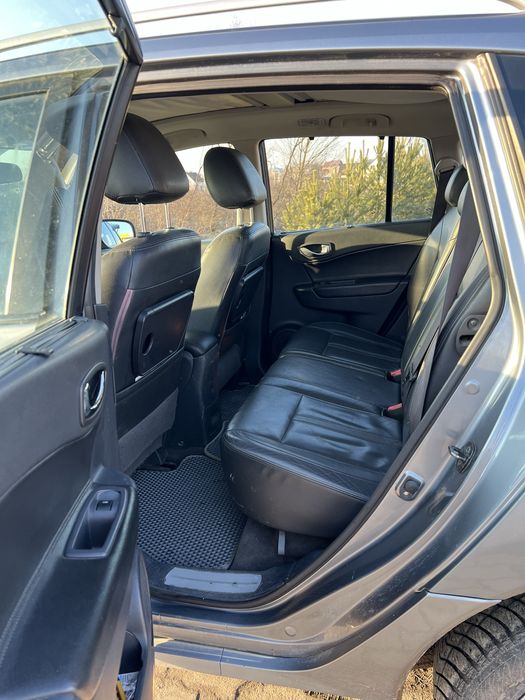 Машина Renault Koleos