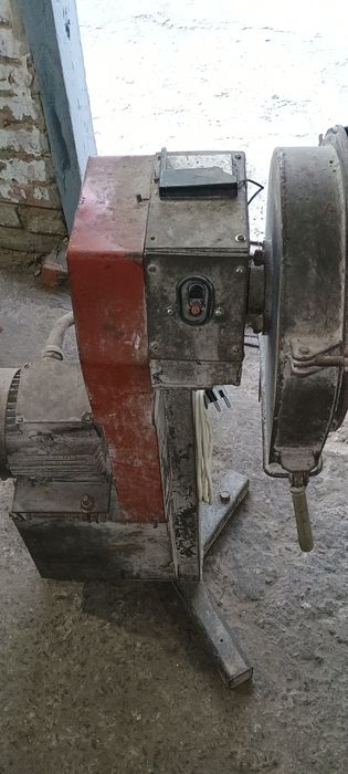 Продам зерноподрібнювач