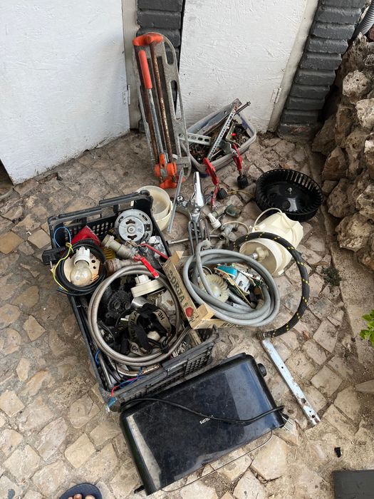 Material diverso algum ainda em condições de ser utilizado