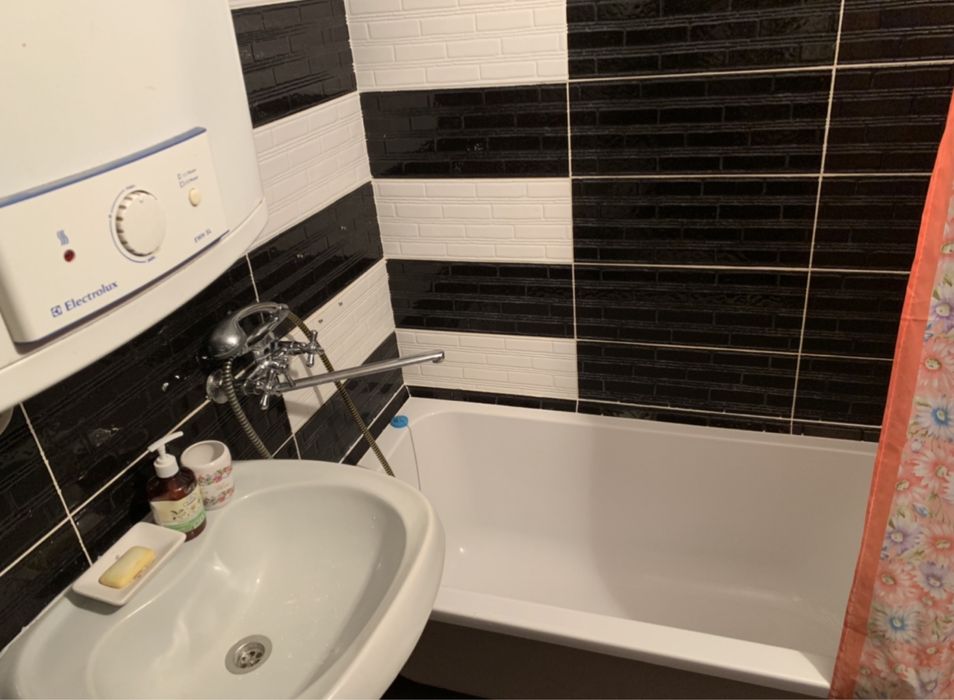 Центр. Пішохідна вулиця. Чисто та затишно