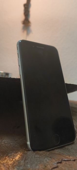 iPhone SE 2020 c/ Caixa Original - Ecrã Impecável (Bateria 73%)
