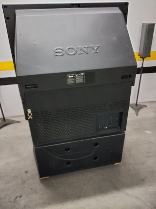 Televisão e Retroprojetor "SONY"