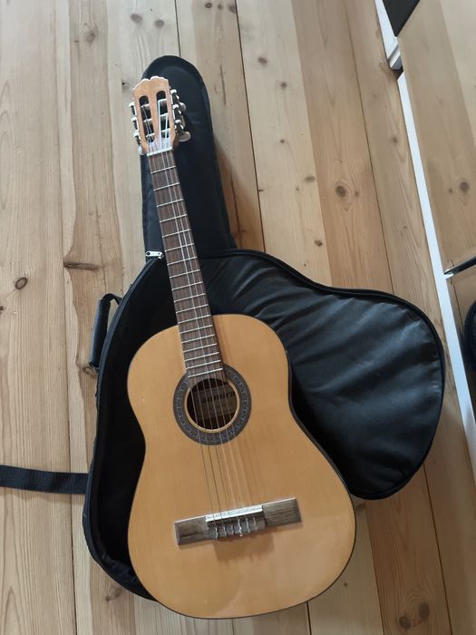 Classic 1/2 guitar Enrique Keller S.A. with a case Admira Alba 12 guitara
