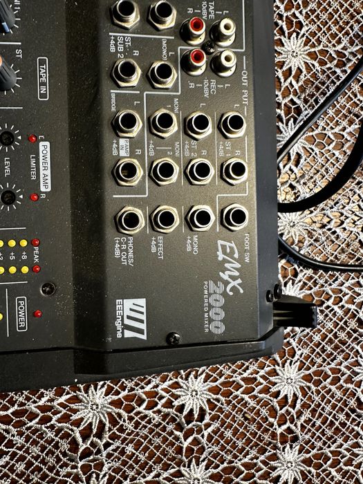 mikser estradowy EMX2000 Powered Mixer
