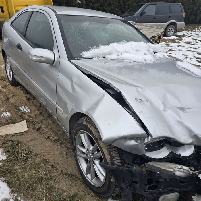 Mercedes C180 kompresor  zderzak drzwi klapa zderzak lampy