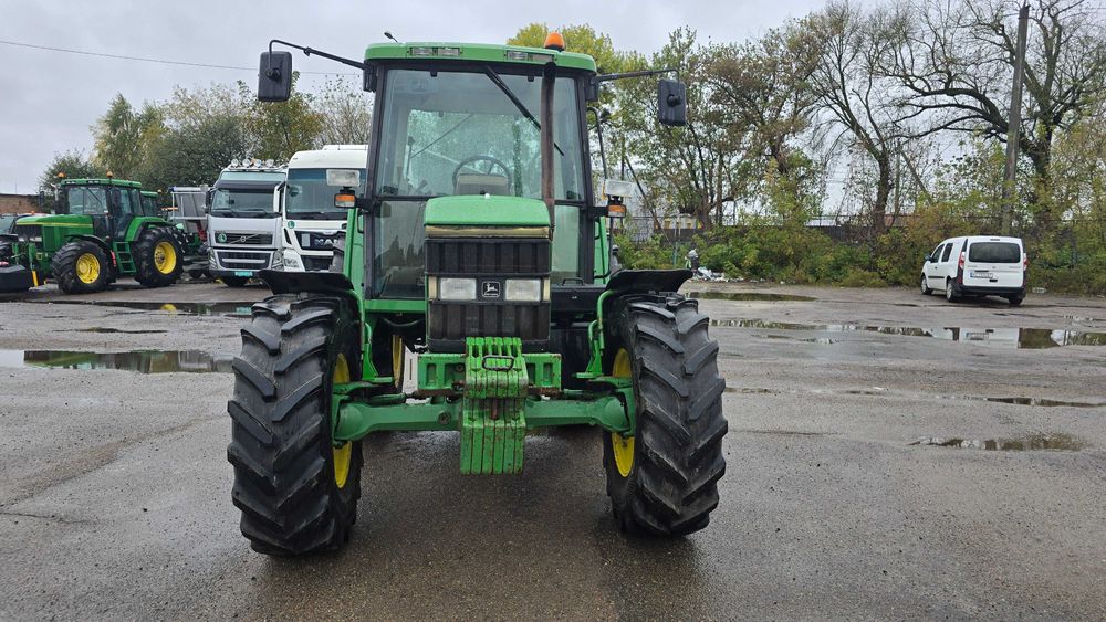 Свіжопривезений трактор Джон дір