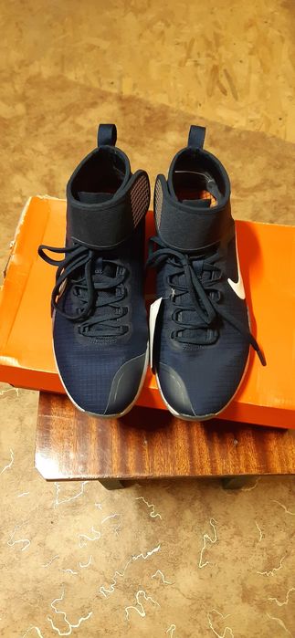 Кроссовки новые 38 размер женские.