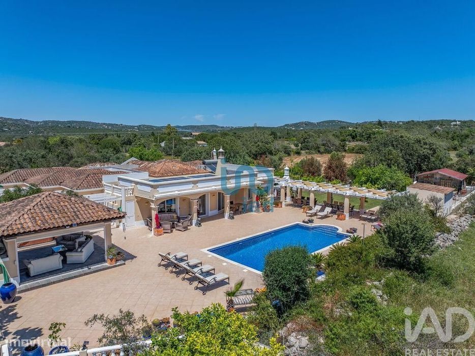 Quinta T4 em Santa Bárbara de Nexe de 400 m2