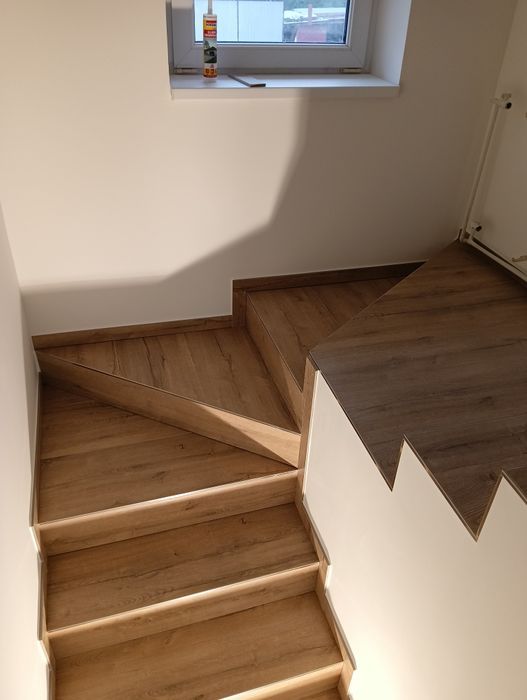 Wykończenia wnętrz /Układanie płytek/ Poddasza