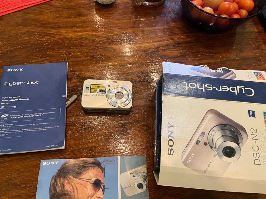 Продам фотоаппарат Sony Syber shot 10.1