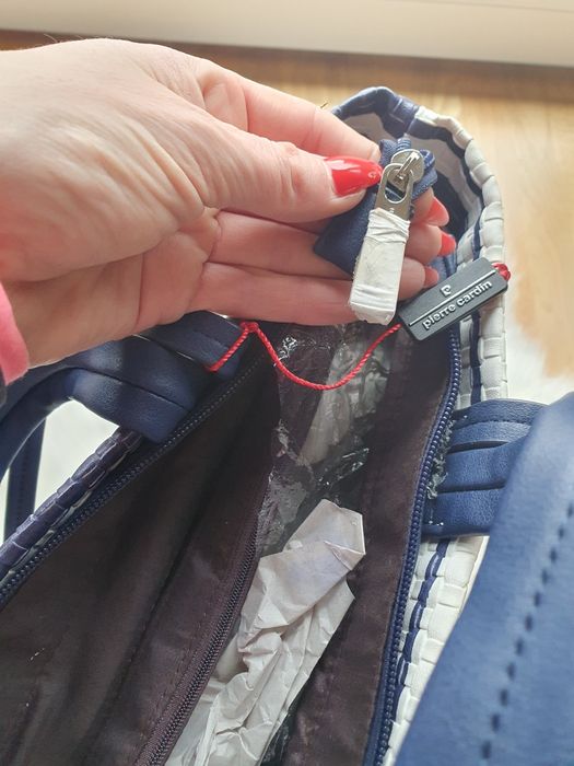 Niebieska torebka Pierre Cardin w stylu marynarskimi