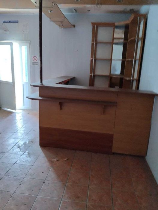 Продам  магазин,  можна  під  житло - по *ціні пів гаража*,  терміново