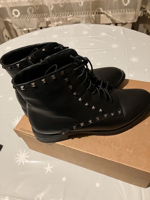 Чорні шкіряні черевики