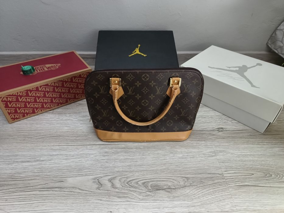 Damska torebka marki Louis Vuitton w bardzo dobrym stanie pojemna kolor brązowy zadbana i czyściutka i pachnąca