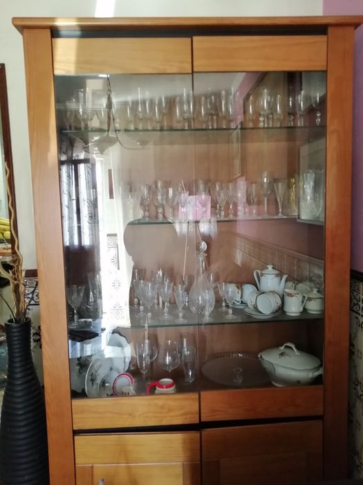 Móvel em mogno bom estado