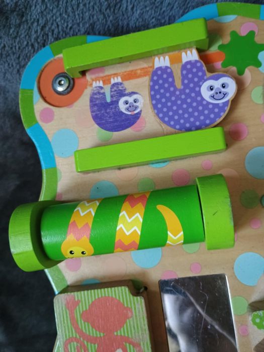 Drewniany stolik edukacyjny. Melissa & doug