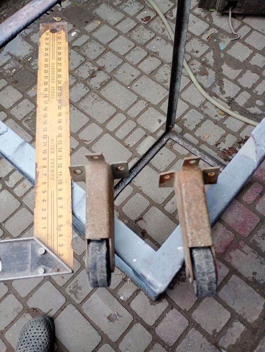 Коліщатка від старого дивану.