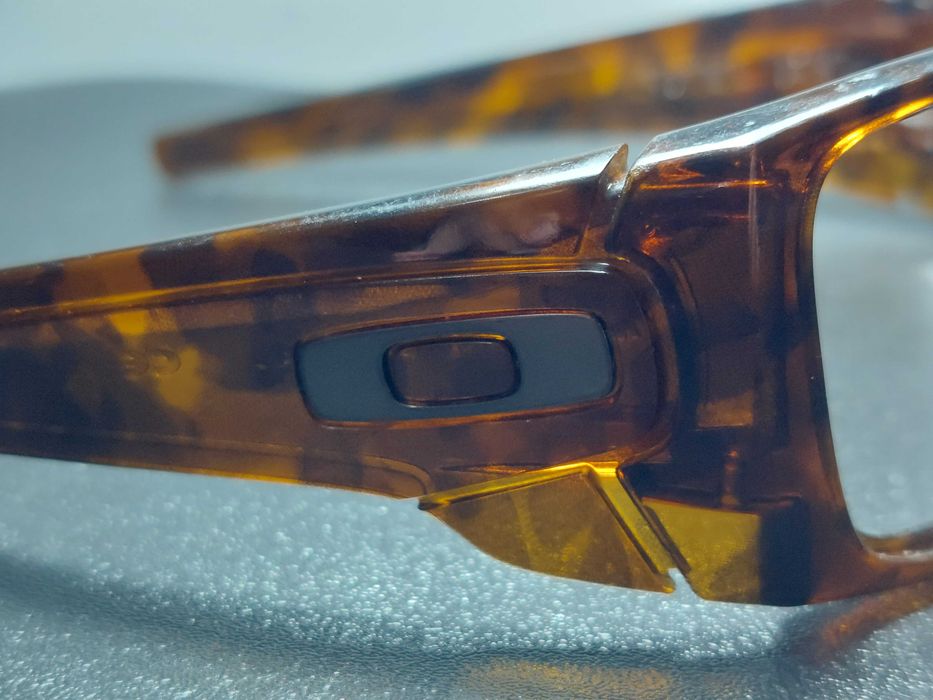 Armação Oakley Fuel Cell Original. (Casca de Tartaruga.) Ótimo estado