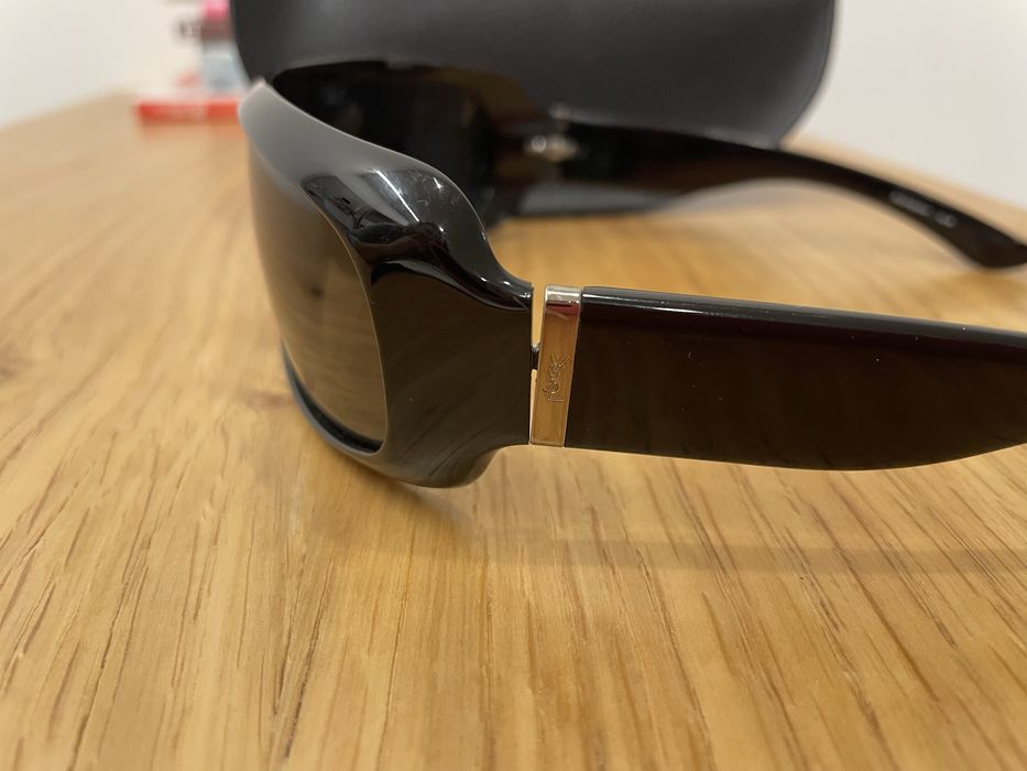 Óculos de sol de homem da Yves Saint Laurent