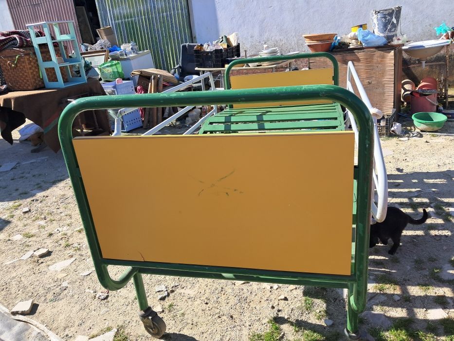 Cama hospitalar articulada manual