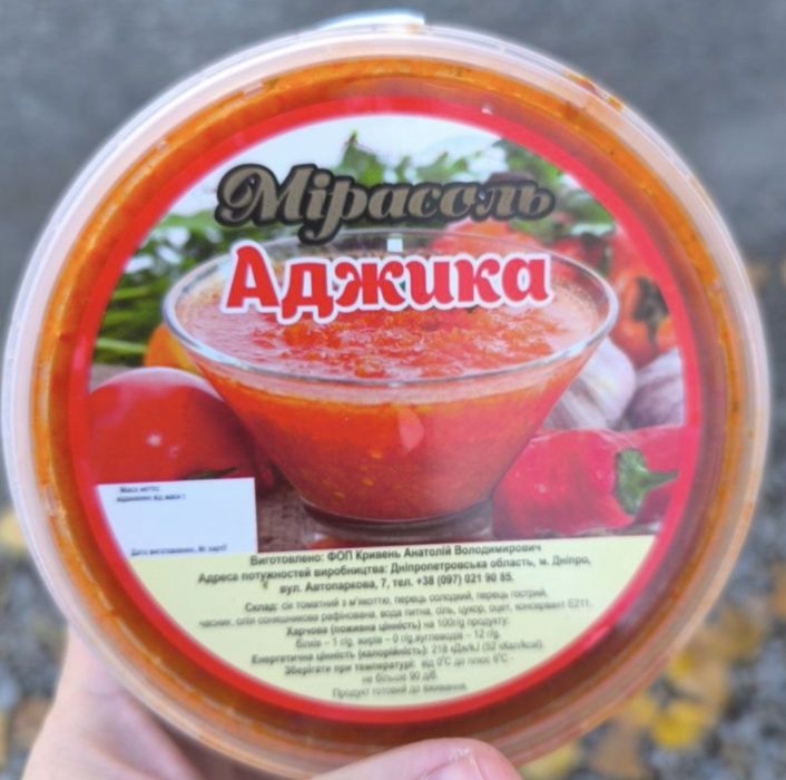 Красная рыба/слабосолёная сёмга, щупальца кальмара, осьминоги, мидии