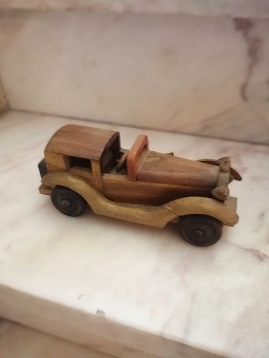 carro em madeira miniatura