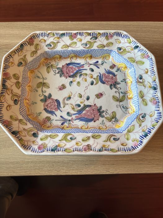 Louça de Valadares. Prato retangular.