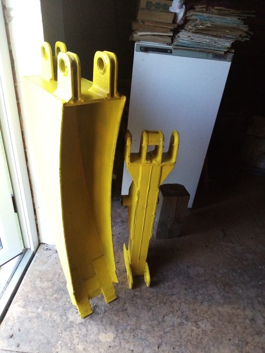 Продам грейферний і два траншейорийних ковші.