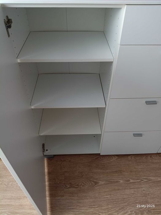Biała komoda z półkami i szufladami- świetny stan!
