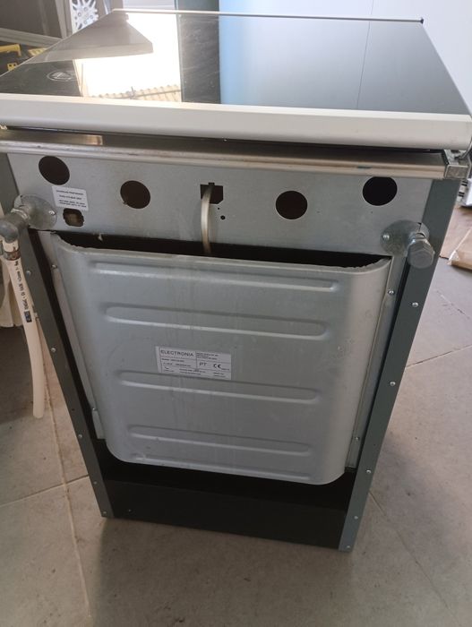 Fogão  com forno a a gás/ pouco uso