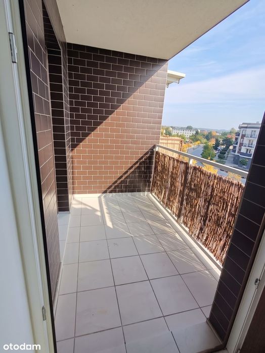 Dwa pokoje, 47 m² w centrum Siechnic – balkon i loggia plus garaż.